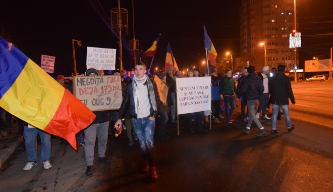 Galerie FOTO. VINEREA NEAGRĂ PENTRU CORUPȚII ROMÂNIEI / Constănțenii au protestat din nou, mai mulți ca niciodată - dsc0620-1486196636.jpg