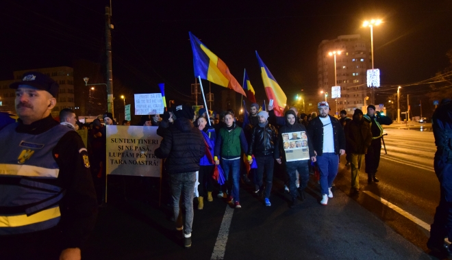 Galerie FOTO. VINEREA NEAGRĂ PENTRU CORUPȚII ROMÂNIEI / Constănțenii au protestat din nou, mai mulți ca niciodată - dsc0625-1486196808.jpg