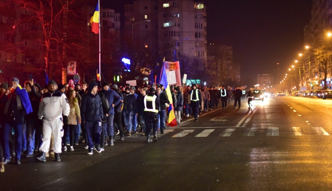 Galerie FOTO. VINEREA NEAGRĂ PENTRU CORUPȚII ROMÂNIEI / Constănțenii au protestat din nou, mai mulți ca niciodată - dsc0696-1486196865.jpg
