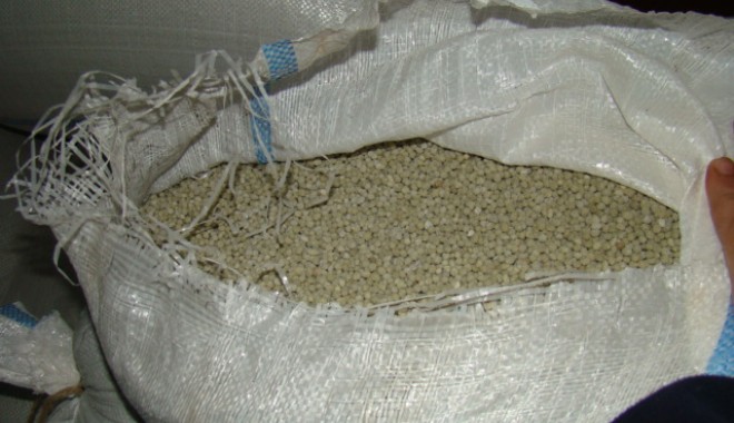 Două tone de îngrășământ chimic, descoperite fără documente - dsc07384-1380872384.jpg
