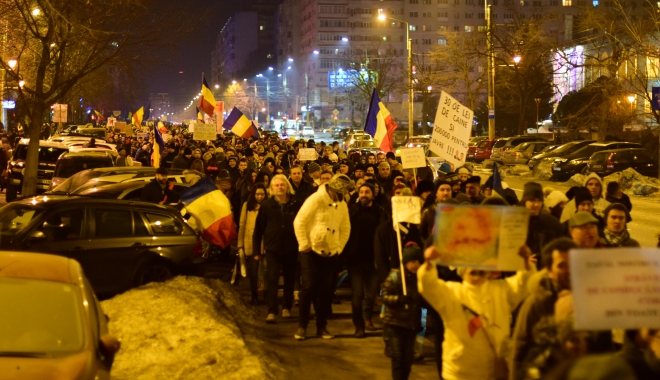 Galerie FOTO. VINEREA NEAGRĂ PENTRU CORUPȚII ROMÂNIEI / Constănțenii au protestat din nou, mai mulți ca niciodată - dsc0760-1486197148.jpg