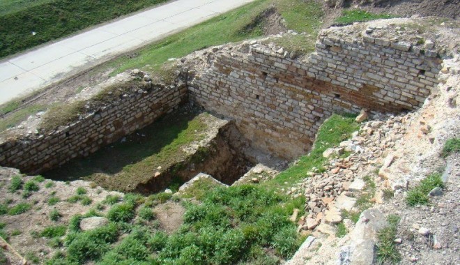 Ziua porților deschise la Cetatea Noviodunum - dsc08270-1318611921.jpg