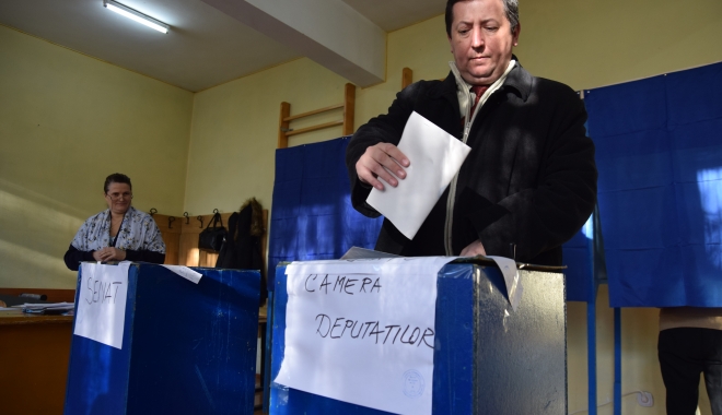 ALEGERI PARLAMENTARE 2016 / ȘTAMPILE ARUNCATE ÎN FOC! Probleme în secțiile de votare, încă de la primele ore - dsc0927-1481444880.jpg