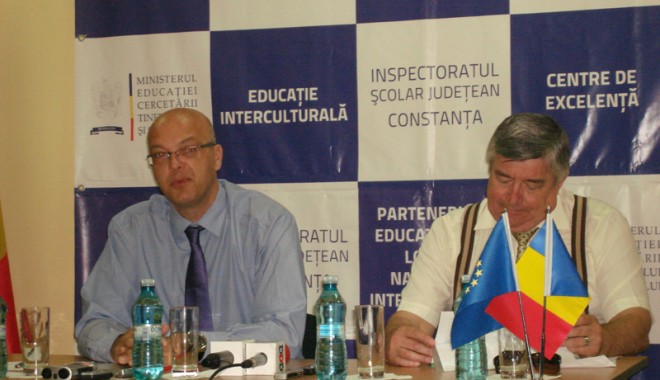 De ce a fost schimbat directorul de la Colegiul de Artă? - dsc09353-1339531706.jpg