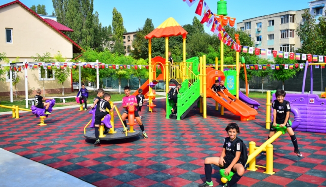 Loc de joacă și teren de sport, pentru copiii din centrele  de plasament - dsc1118-1473351935.jpg