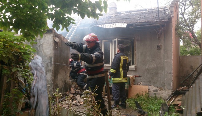 Galerie FOTO. Incendiu devastator  în Constanța.  O bătrână  a rămas fără casă! - dsc1715-1412317717.jpg
