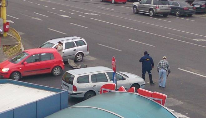 Galerie FOTO. Accident în lanț, în Constanța. Trei mașini implicate - dsc1914-1415781205.jpg
