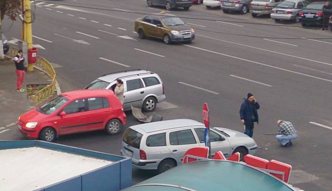 Galerie FOTO. Accident în lanț, în Constanța. Trei mașini implicate - dsc1915-1415781237.jpg