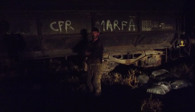 Doi bărbați voiau să fure 500 de kilograme de cocs - dscf01491348485943-1348514795.jpg