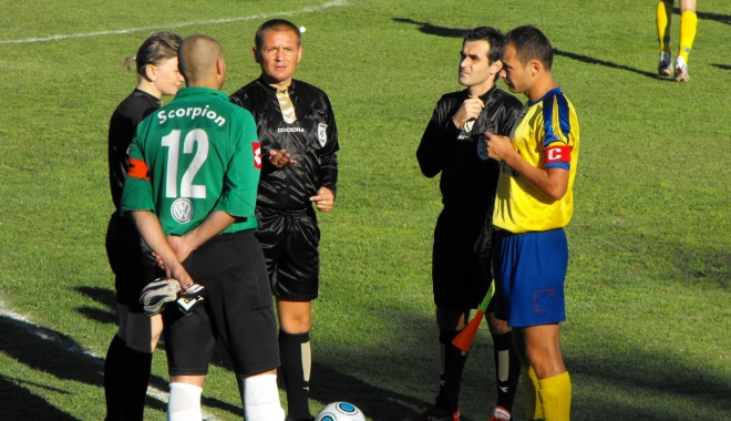 Fotbal / FIFA dorește ca la un meci doar căpitanul de echipă să se poată adresa arbitrului - dscf0671-1482593926.jpg