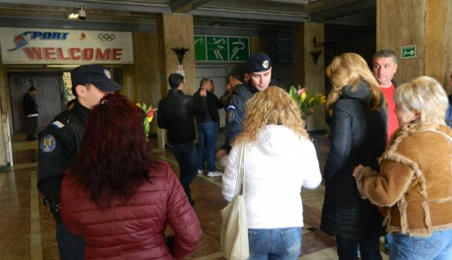 Jandarmii constănțeni au felicitat reprezentantele sexului frumos - dscn4904-1425811064.jpg