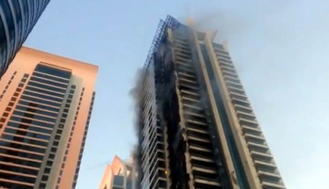 Incendiu de proporții într-o clădire turn din Dubai - dubai-1353242950.jpg