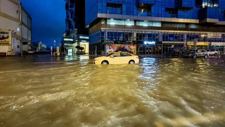 Mai mulţi români blocați în Dubai s-au întors în țară, anunță MAE. Pentru ceilalţi se caută soluții - dubai-1713437459.jpg