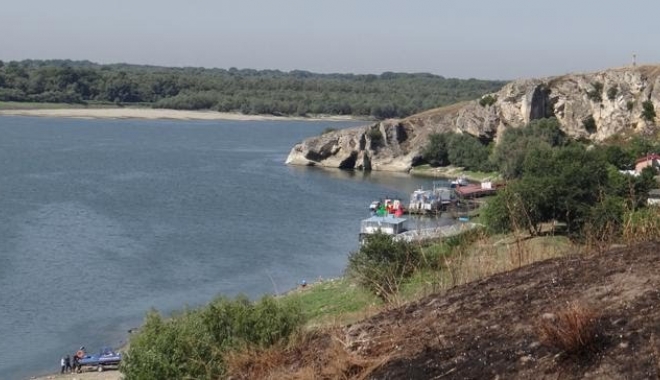 BARCĂ RĂSTURNATĂ PE DUNĂRE LA HÂRȘOVA. Trei victime cu hipotermie - dunare-1493557478.jpg