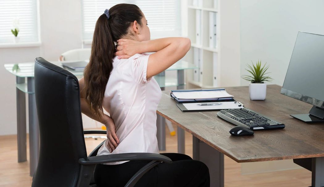 Stresul și obiceiurile alimentare nesănătoase duc la dezvoltarea sindromului premenstrual - dureri-lombare-1728473791.jpg