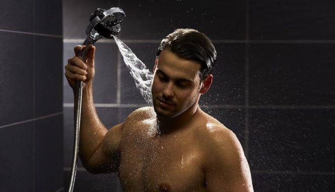Spălaţi-vă mai des! Dermatita de neglijenţă apare numaidecât - dus2-1642706587.jpg