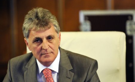 Ministrul Mircea Dușa a atras atenția șefilor de poliție să aplice legea indiferent de candidați - dusain14augustcomisiapentrurecen-1352292517.jpg