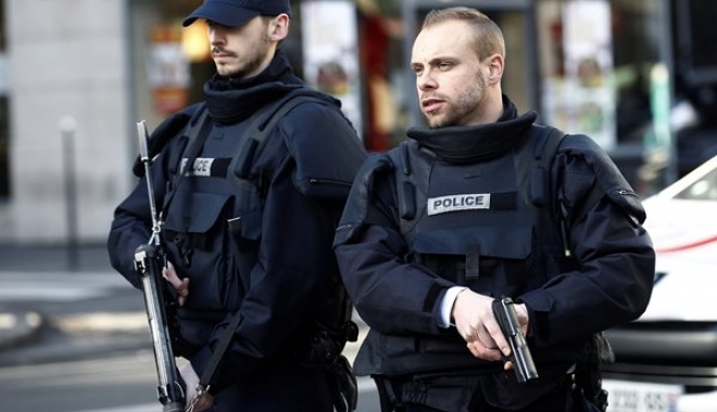 ALERTĂ LA PARIS. JAF LA UN MAGAZIN DE DIAMANTE - e09292ddaedb4ee2a31b3333af8f242d-1497295011.jpg