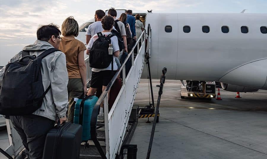 Mii de români evacuați din Orientul Mijlociu, iar operațiunile continuă - e1-1773150698.webp