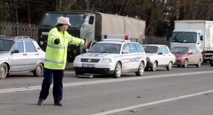 Polițist de la rutieră, rănit grav în timp ce ancheta un accident de circulație - e13e70c34732b8a0a3ca8c1db9e2fbc6.jpg