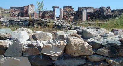 Turiștii pot face excursii de o zi la cetățile Histria sau Enisala - e19ca372bf6eed81fbf6dfc59ce9c625.jpg