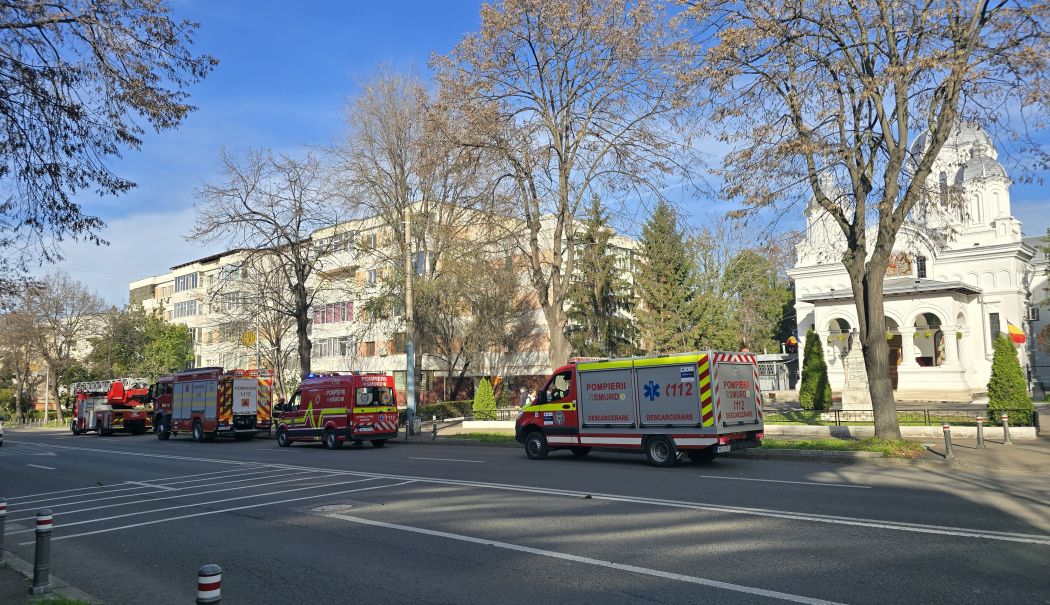 Alertă pe bulevardul Tomis! O persoană a căzut în casă, intoxicată cu fum - e1f70e36a7c342e5b207d550af99d0e5-1764154357.jpg