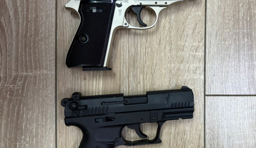 Atenție la permisul de port armă! Două pistoale au fost confiscate de polițiști