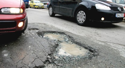 Primăria cheltuiește cinci miliarde de lei vechi pentru a face reclamă campaniei de asfaltare - e3d23b257cd19c27ca38fb7a8eeb9cd1.jpg