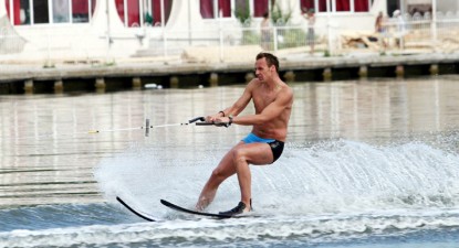 Prindeți viteză pe apă, la o cursă de schi nautic - e47c87fd38e01f4479cdb9e55855140f.jpg