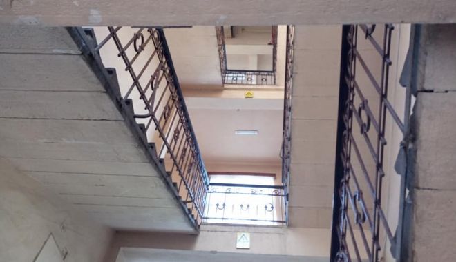 Băiatul care căzuse prin balustrada scărilor, la școală, a decedat - e54b5ee54cc64152ab16260fcfa8485f-1570619776.jpg