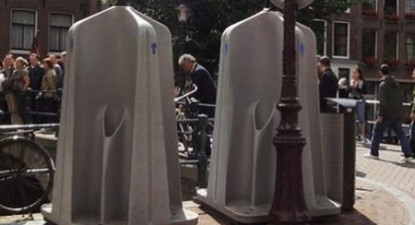 Pisoare stradale, amenajate pentru a descuraja urinatul în public - e57dcc6c88f7db5bce1fa8a49191efd3.jpg