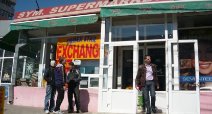 Au smuls bancomatul din perete cu ajutorul unui jeep - e64e4fda9bc1d3bd9caf3b276d25ca7d.jpg
