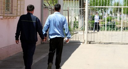 Trei ani și jumătate de închisoare pentru că a prădat vânzătoarea unui chioșc de ziare - e65797bdf80182a4c18ea1bf54c60a6b.jpg