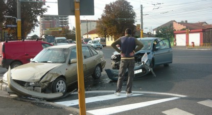Coliziune violentă la intersecția bulevardului IC Brătianu cu strada Th. Burada - e71115f0e8e04f6a0f69a223797f308a.jpg
