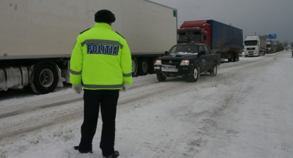 Zeci de tiruri, trase pe dreapta la ieșirea din Constanța spre Agigea - e75aca164173c7eaaad4ebc7b88b6508.jpg