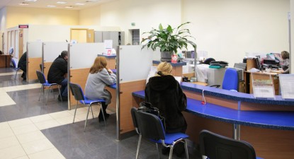 Bancherii reduc dobânzile, dar înăspresc normele de creditare - e81152cdce9a0d6ad71df1219cb2eb23.jpg