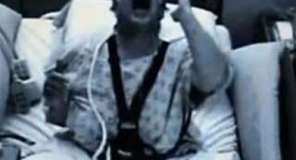 VIDEO O femeie din SUA nu-și poate opri mâna stângă să facă ce vrea! - e8354db98e89fad9223beafd1b0c5f79.jpg