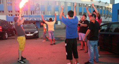 Suporterii Farului ajută clubul, împărțind invitații și vânzând bilete - e84b12e918b7527cb2d77924a4ddc70a.jpg