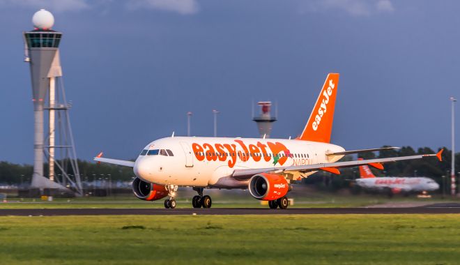 PANICĂ PRINTRE PASAGERI! Avion nevoit să aterizeze la Praga, din cauza unui anunţ suspect! - easyjeta319gezezams20160904-1670239205.jpg