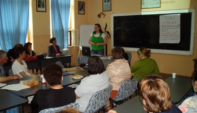 E bine să vorbești des cu profesorii copilului? - ebinesavorbesticuprof-1398602787.jpg