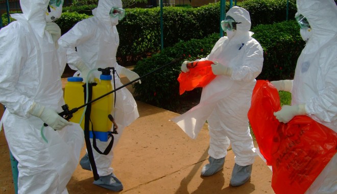 Zece oficiali liberieni, destituiți deoarece nu s-au întors în țară să lupte împotriva Ebola - ebola11410588926-1410787198.jpg