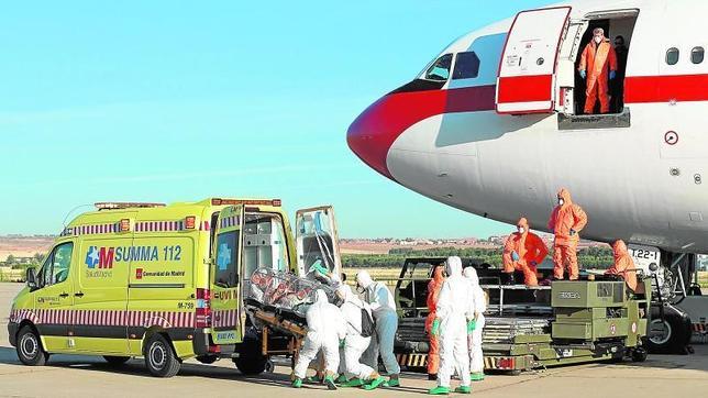 Suspiciuni de EBOLA la bordul unui avion. Aeronava, izolată în Madrid - ebolaavion644x362-1413462653.jpg