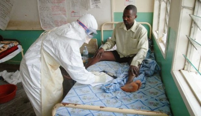 Medicul care conduce lupta împotriva Ebola în Sierra Leone a contractat virusul - ebolapatient-1406202336.jpg
