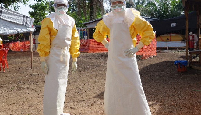 Care este starea supraviețuitorilor Ebola - ebolasuit-1413889343.jpg