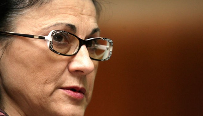 Al treilea jurământ pentru Ecaterina Andronescu - ecaterinaandronescu-1341237942.jpg