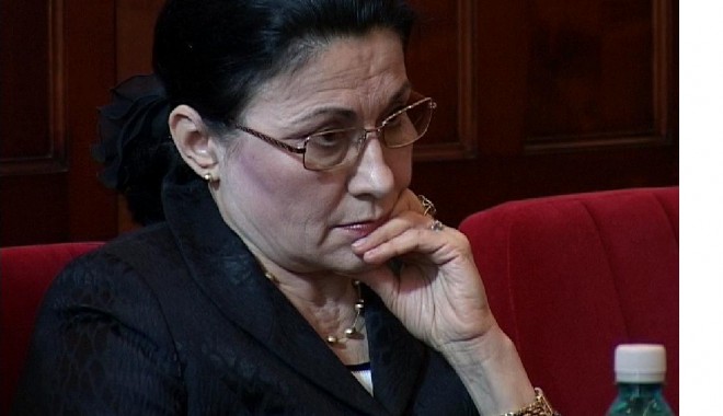 Acuzație de plagiat la adresa Ecaterinei Andronescu - ecaterinaandronescu-1354203404.jpg