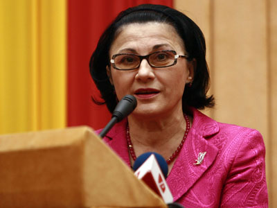 Ministrul educației invitat la școală - ecaterinaandronescu1-1345537366.jpg