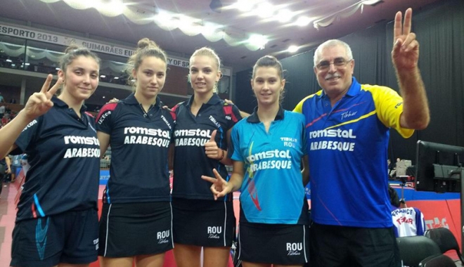 Echipa de junioare a României joacă cu trofeul pe masă - echipa-1500394237.jpg