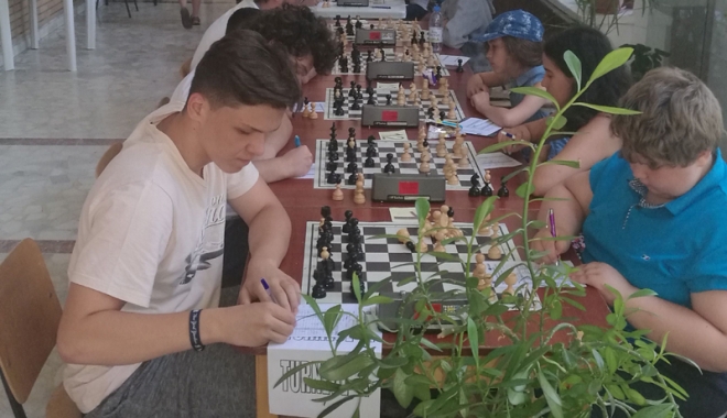 Echipa Palatului Copiilor Constanța, campioana Festivalului Șahului Juvenil - echipa2-1500815854.jpg