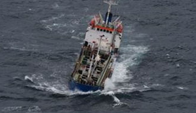 Echipajul unei nave răsturnate a fost salvat de o fregată franceză - echipajuluneinaverasturnateafost-1543149473.jpg